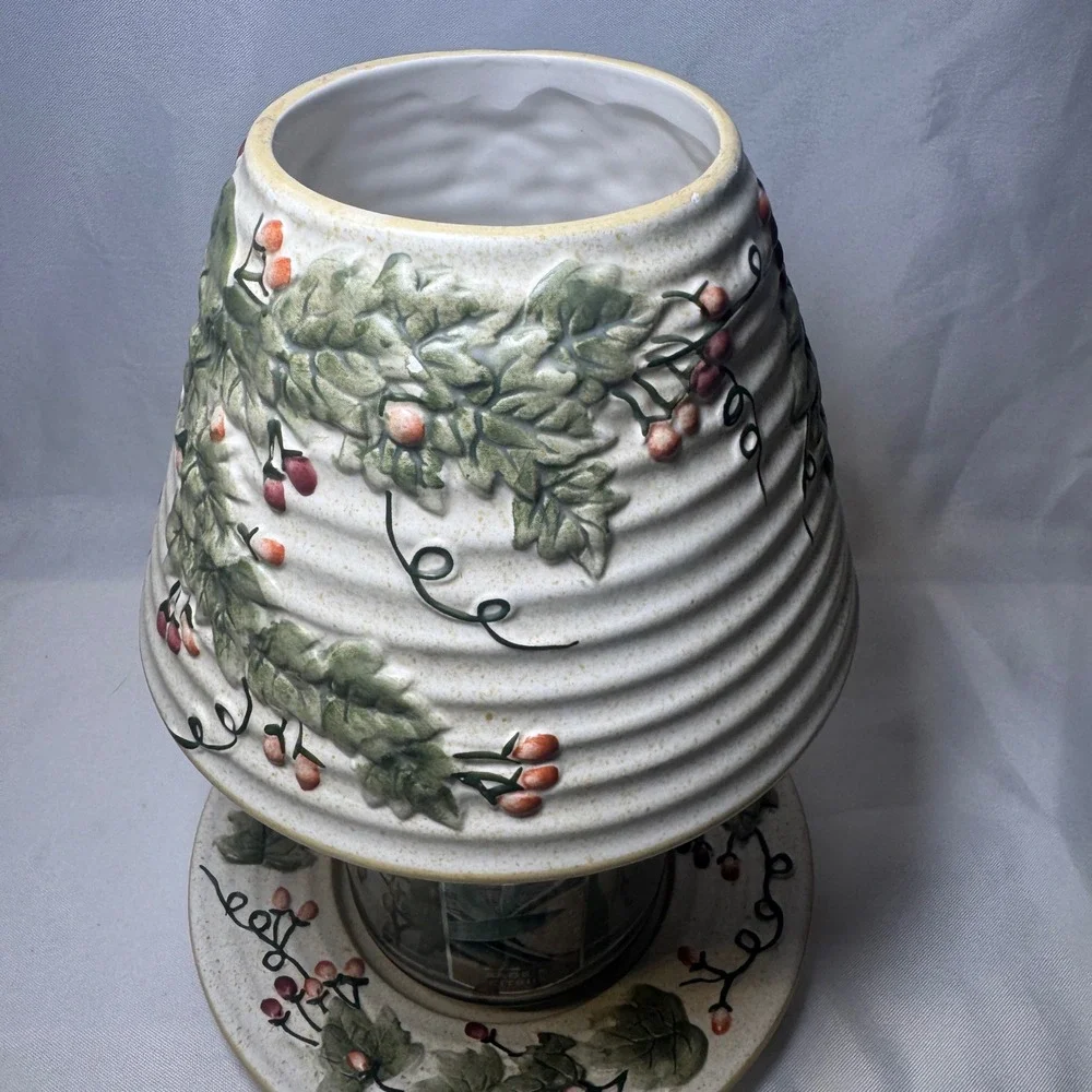 Yankee Candle Ceramic Shade and Tray Set Embossed Leaves Berries Cream Green